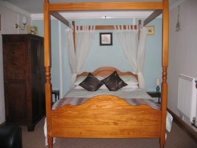 Wetherlam Four Poster Bed